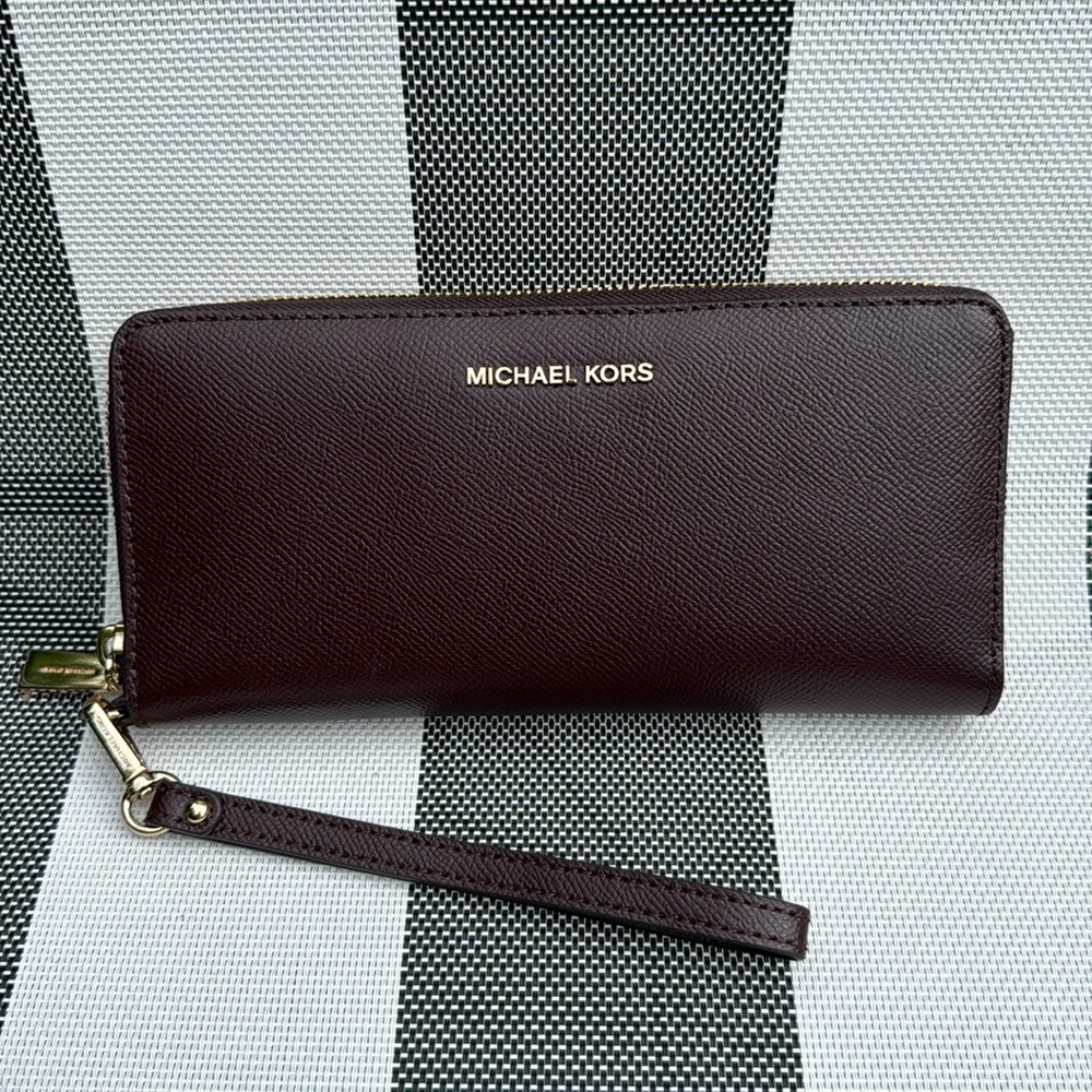 Michal Kors Travel Continental Wallet/Wristlet